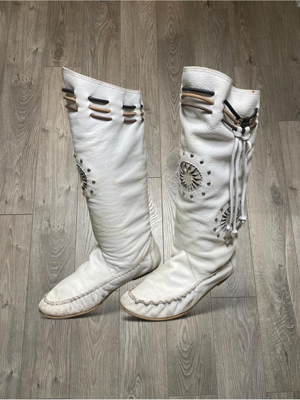 Vintage ALDO White Leather Moccasin Boots Boho Fringe Festival Knee High Sz 7B